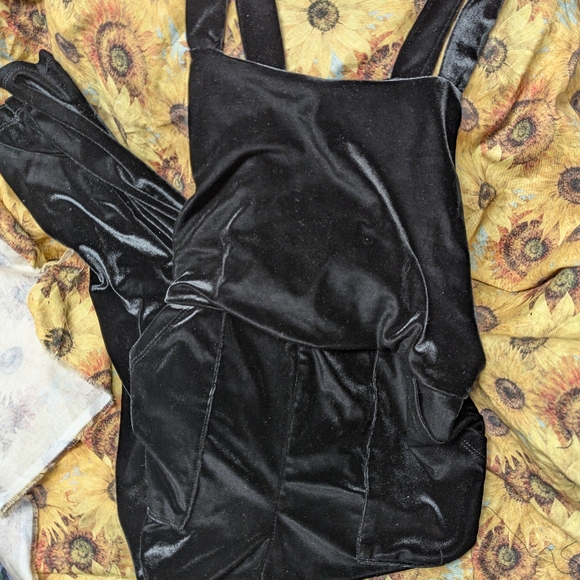 Urban outfitters velvet pants romper!! Size XS - Picture 7 of 8